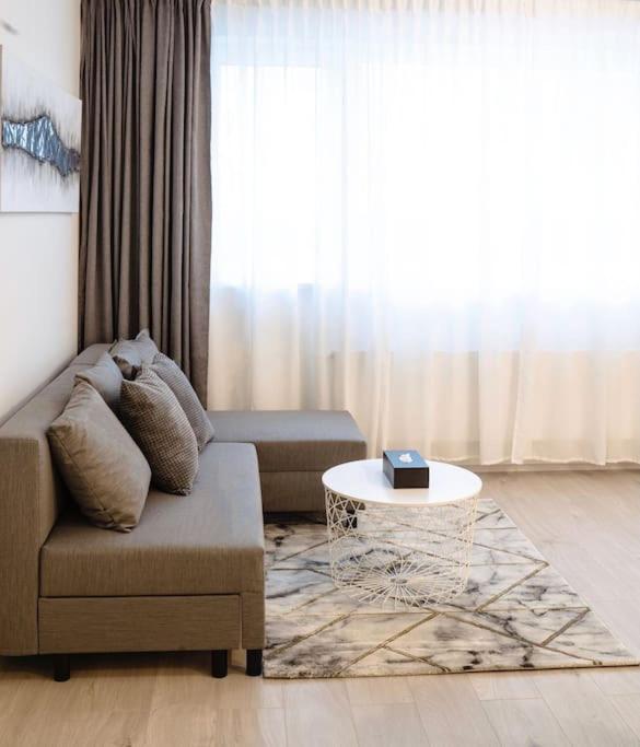 Tran Chien Apartment With Free Private Parking Praga Esterno foto