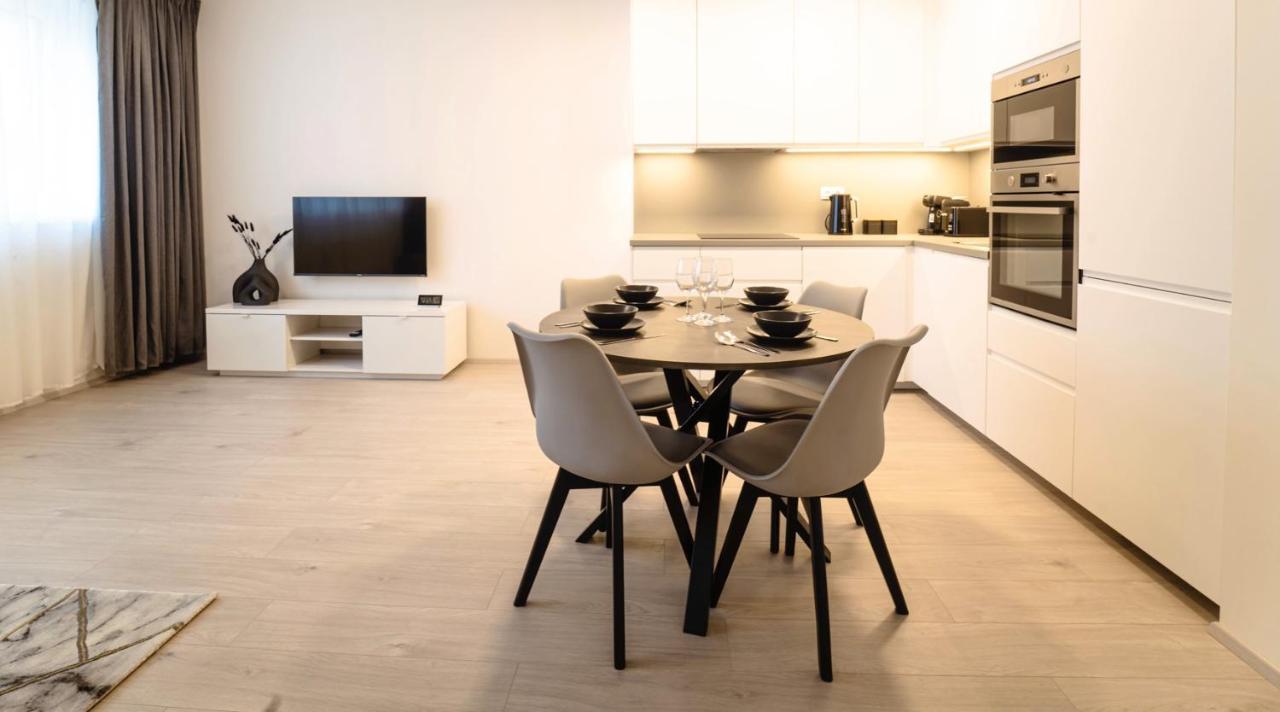 Tran Chien Apartment With Free Private Parking Praga Esterno foto