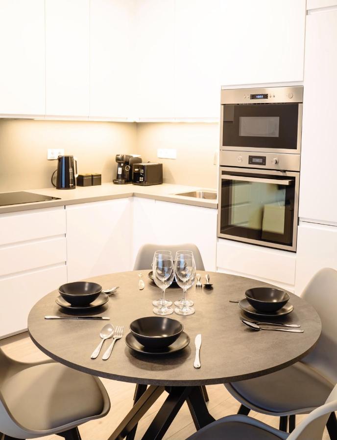 Tran Chien Apartment With Free Private Parking Praga Esterno foto