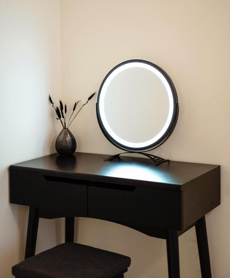 Tran Chien Apartment With Free Private Parking Praga Esterno foto
