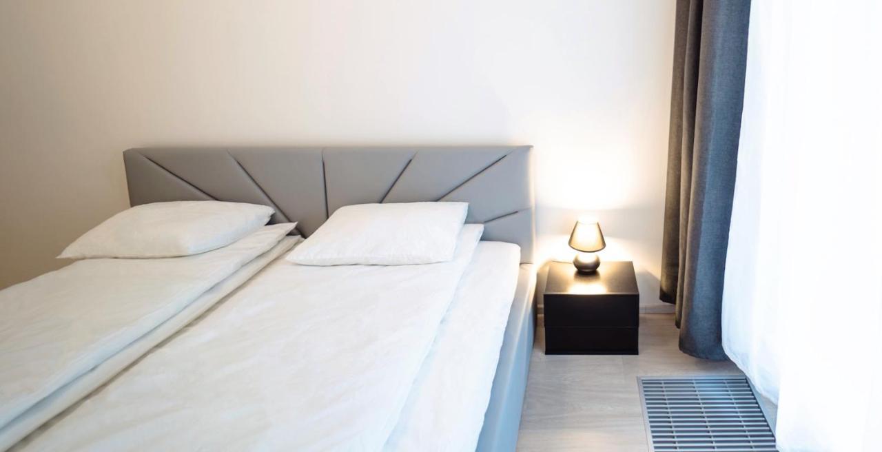 Tran Chien Apartment With Free Private Parking Praga Esterno foto