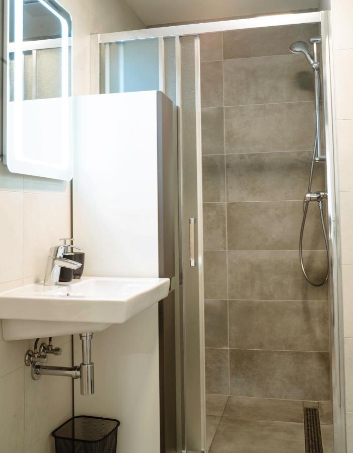 Tran Chien Apartment With Free Private Parking Praga Esterno foto